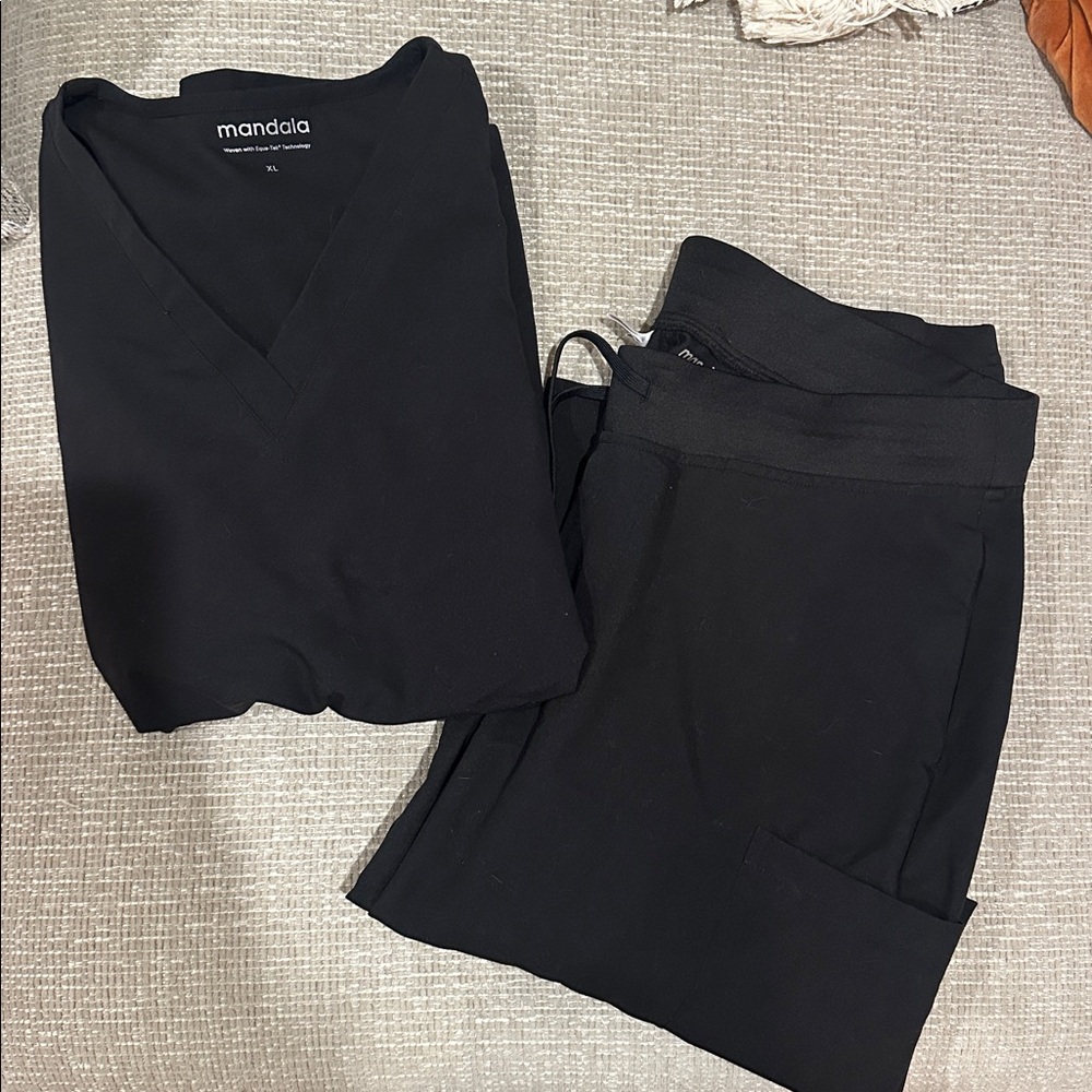 Black mandala scrub set XL